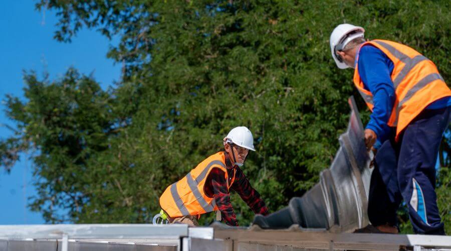 Professional gutter cleaning in Kiln, MS